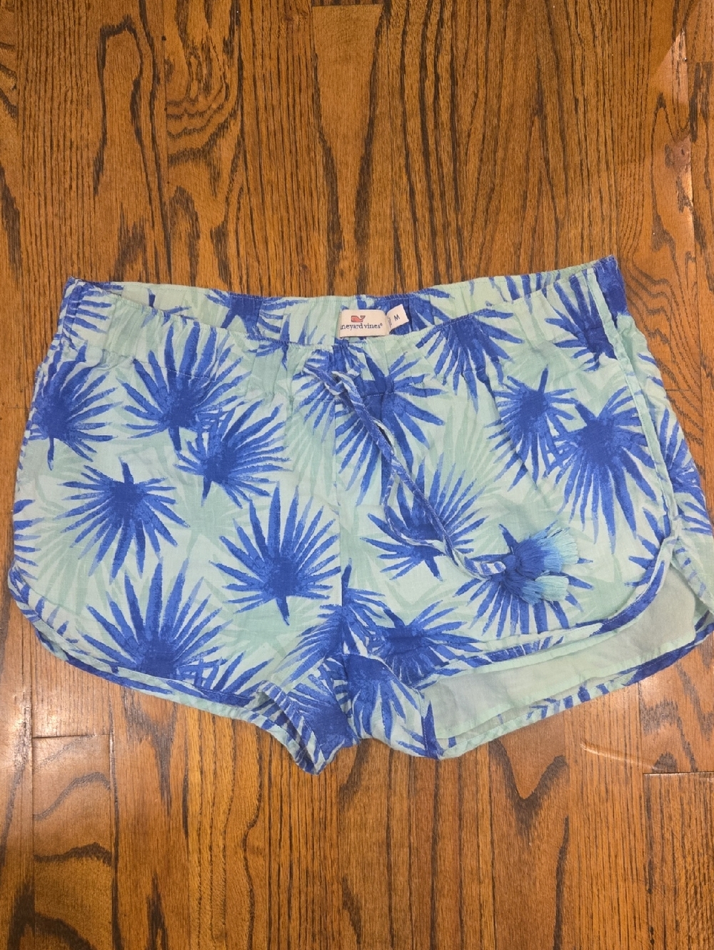 Vineyard Vines Palm-Print Tassle Tie Waist Shorts M